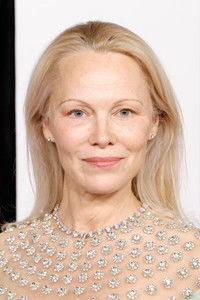 الممثل Pamela Anderson