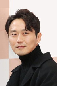المخرج Park Shin-woo