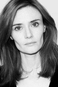 الممثل Rebecca Calder