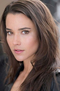 الممثل Rhiannon Fish