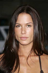 الممثل Rhona Mitra
