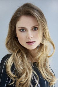 الممثل Rose McIver