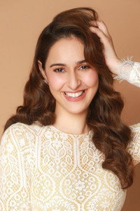 الممثل Sadia Khateeb