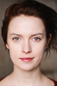 الممثل Sarah Swire