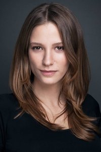 الممثل Serenay Sarikaya