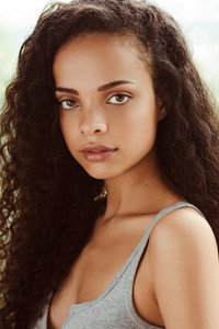 الممثل Sierra Sidwell