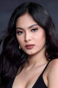 الممثل Skye Gonzaga