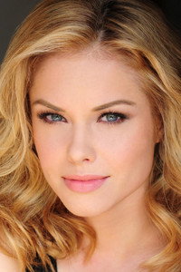 الممثل Stephanie Bennett
