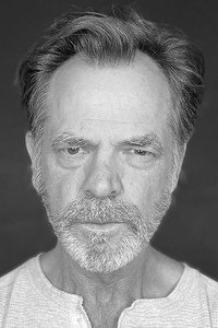 الممثل Stuart Hughes