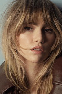 الممثل Suki Waterhouse