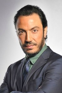 الممثل Tarek Lotfy