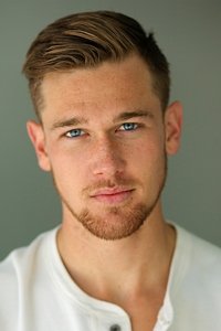 الممثل Taylor John Smith