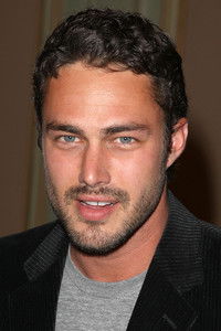 الممثل Taylor Kinney