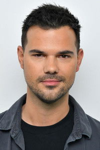 الممثل Taylor Lautner