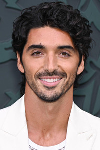 الممثل Taylor Zakhar Perez