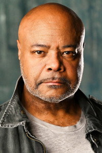المخرج Terence Bernie Hines