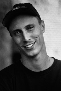 المخرج Theo Anthony