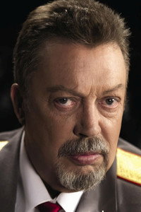 الممثل Tim Curry