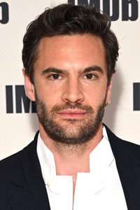الممثل Tom Bateman