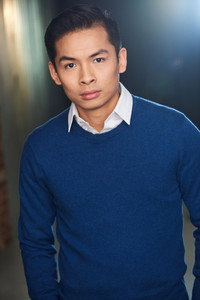 الممثل Tom Dang