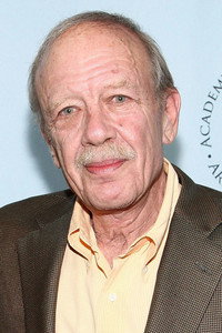 المخرج Tom Mankiewicz