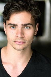 الممثل Tom York