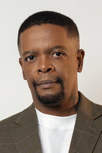 الممثل Trevor Gumbi