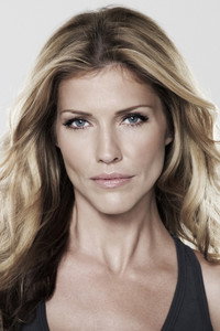 الممثل Tricia Helfer