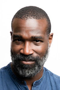 الممثل Tunde Adebimpe