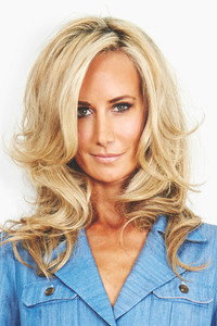 الممثل Victoria Hervey