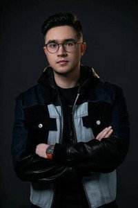 المخرج Yiwen Cao