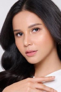 الممثل Yunita Siregar